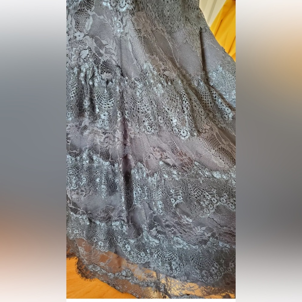 Eleni Viare Long Navy lace open back dress gown, Size M, $399 - Picture 6 of 8
